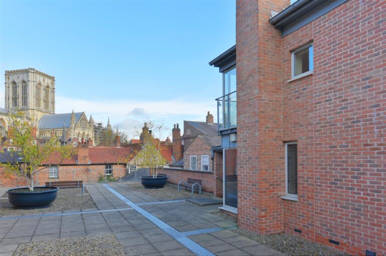 14 Stonegate Court, Stonegate