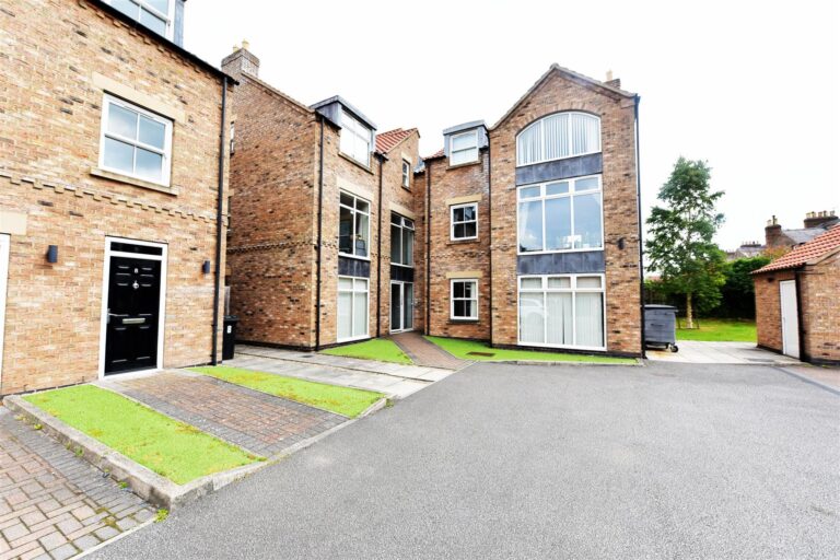 Pulleyn Mews, York